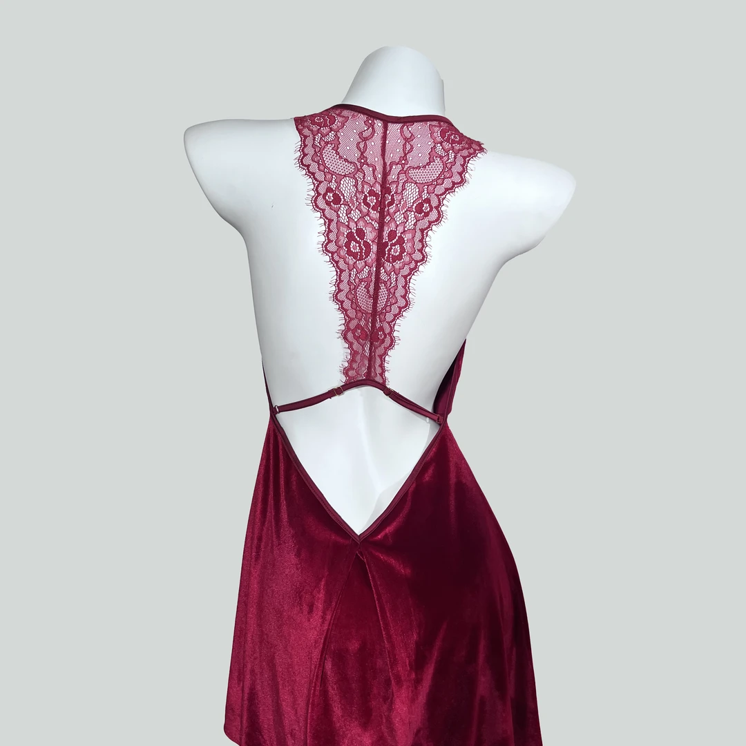 尤物【80-120】性感蕾丝露背丝绒吊带睡裙