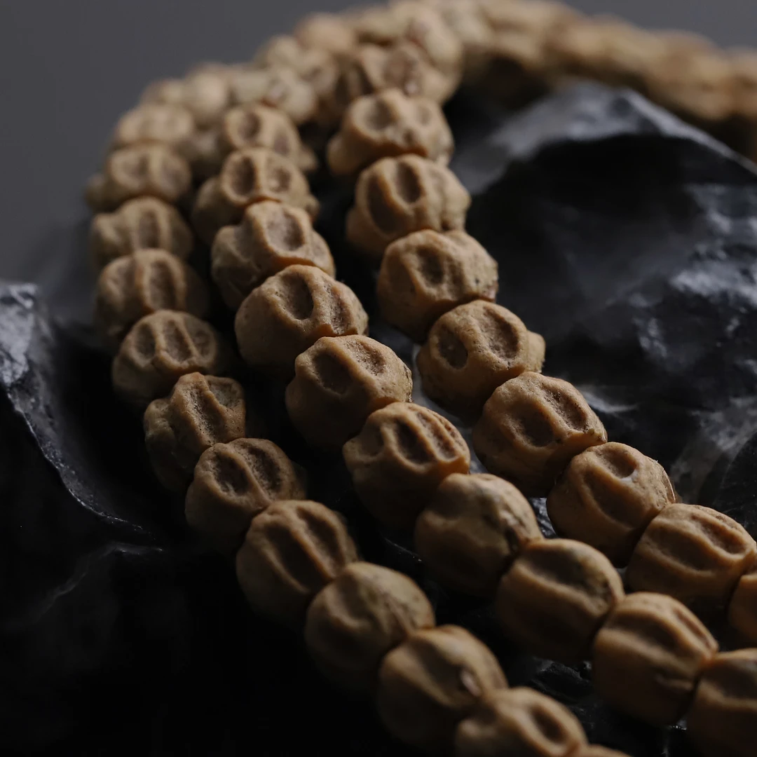 S6912【仙瞳】定制热振双坑尸陀林红油百香籽 108长串（送工具）