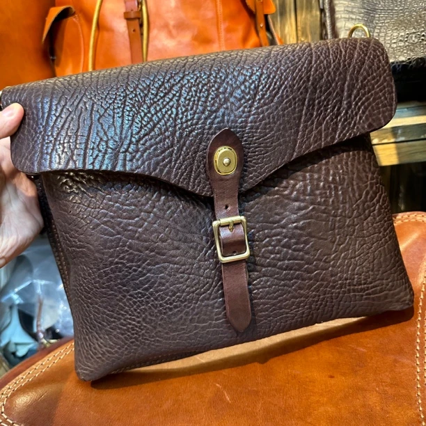 Amuke/阿牧客31x26x5 手工皮具 头层牛皮 大手拿包