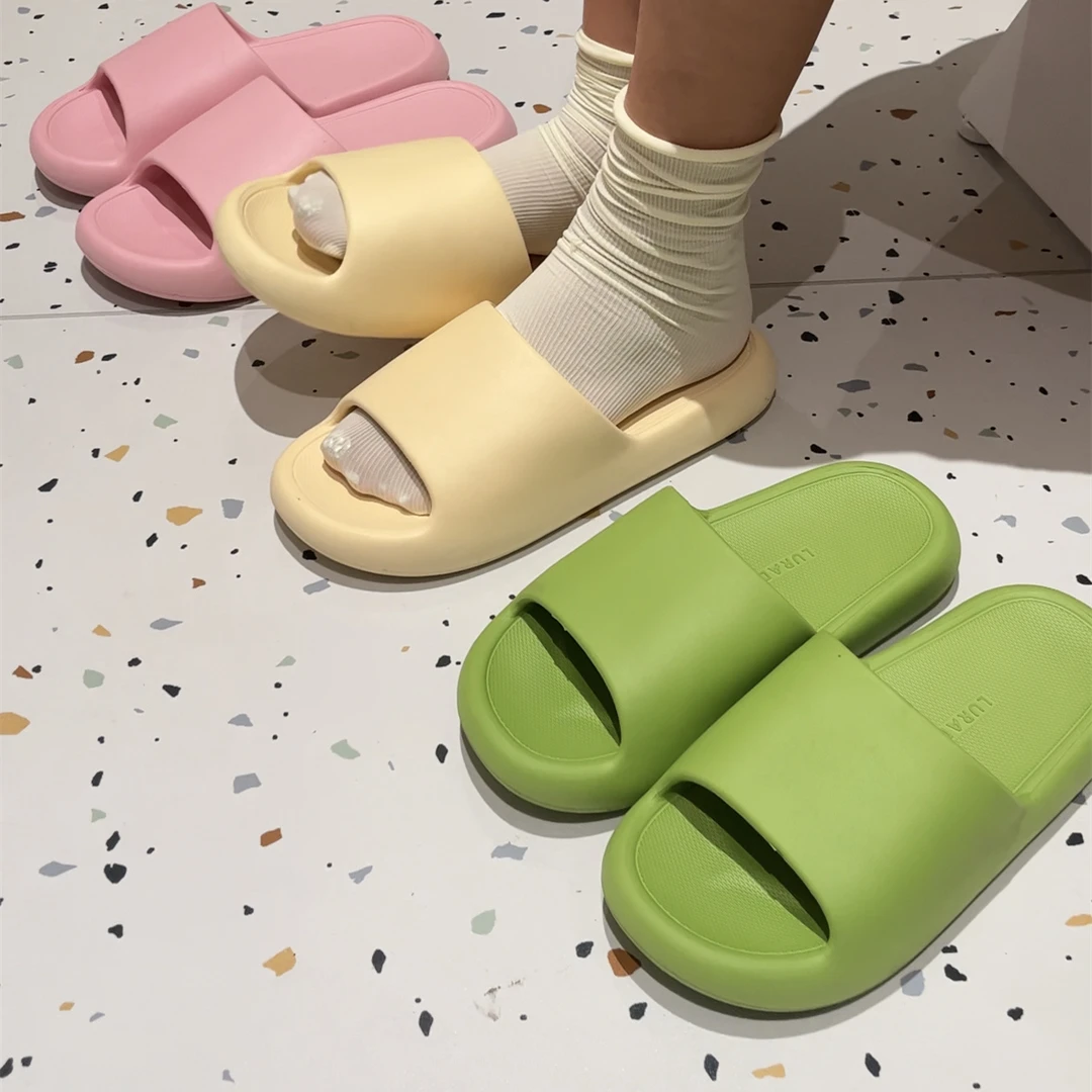 新款舒适夏季拖鞋女居家用厚底情侣浴室防滑速干时尚凉拖男