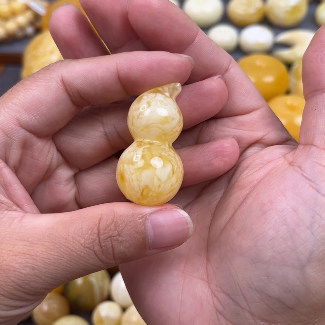 琥珀裸石未镶嵌葫芦