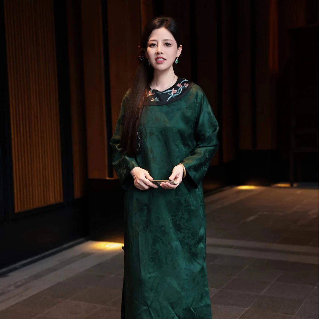 景罗【雪梅香】景罗国风绿色绣花宽松时尚常规款斜襟百搭连衣裙长款