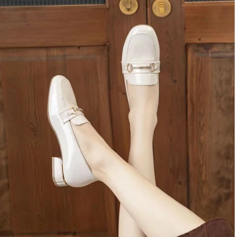 TANGSSA/唐莎百搭舒适软底粗跟休闲单鞋大码春秋时尚白色亮皮001