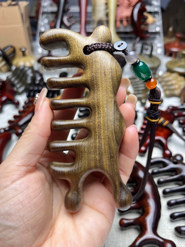 金丝楠阴沉木蜗牛按摩梳加厚款（2.5）