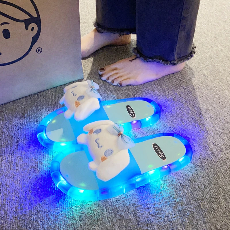 【爱宝】卡通凉拖发光夏季少女沙滩居家防滑时尚小众驾车个人用品