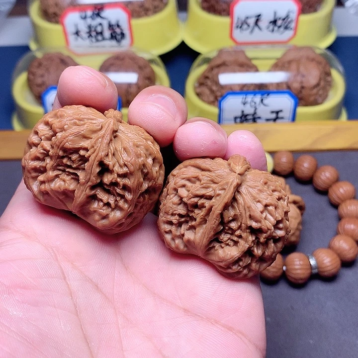 文玩核桃把件白狮子半壁江山