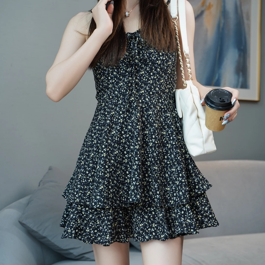 新款春夏厚底超显瘦连衣裙法式小碎花气质时尚款甜美裙子