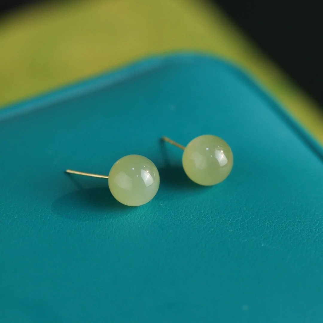 珠宝18K金镶嵌和田玉青玉圆珠小巧送礼女款耳钉耳饰