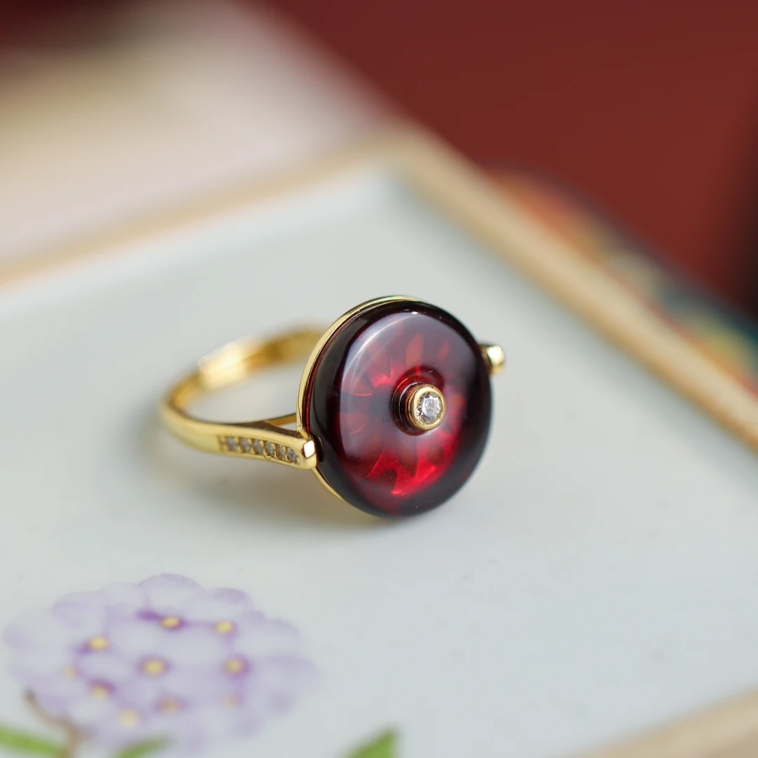 S925银镀金镶嵌琥珀平安扣个性时尚气质精致女款戒指