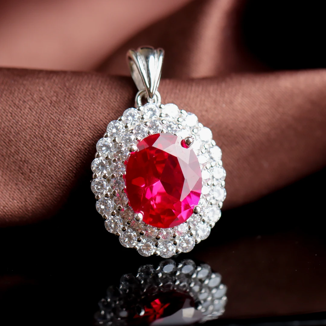 培育红宝石S925银镶嵌壕镶蛋面女款吊坠4.5克拉 不含链