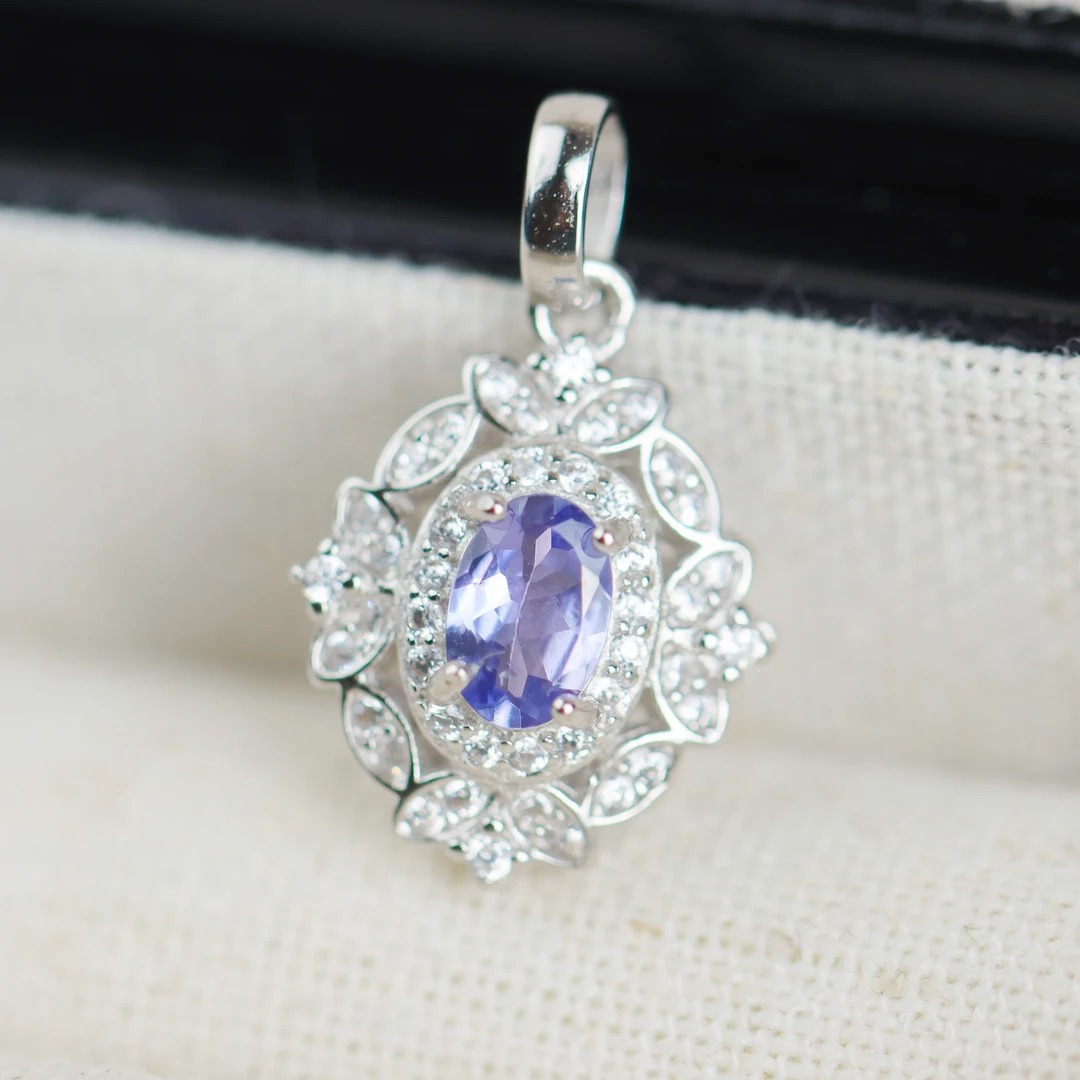 S925银素银镶嵌坦桑石爪镶椭圆面时尚精致百搭女款吊坠 不含链