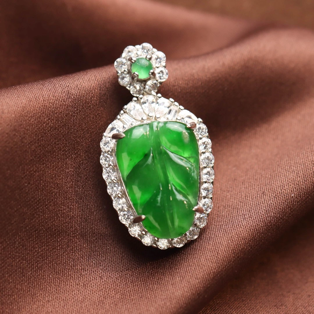 S925银素银镶嵌翡翠叶子时尚精致送礼女款吊坠不含链