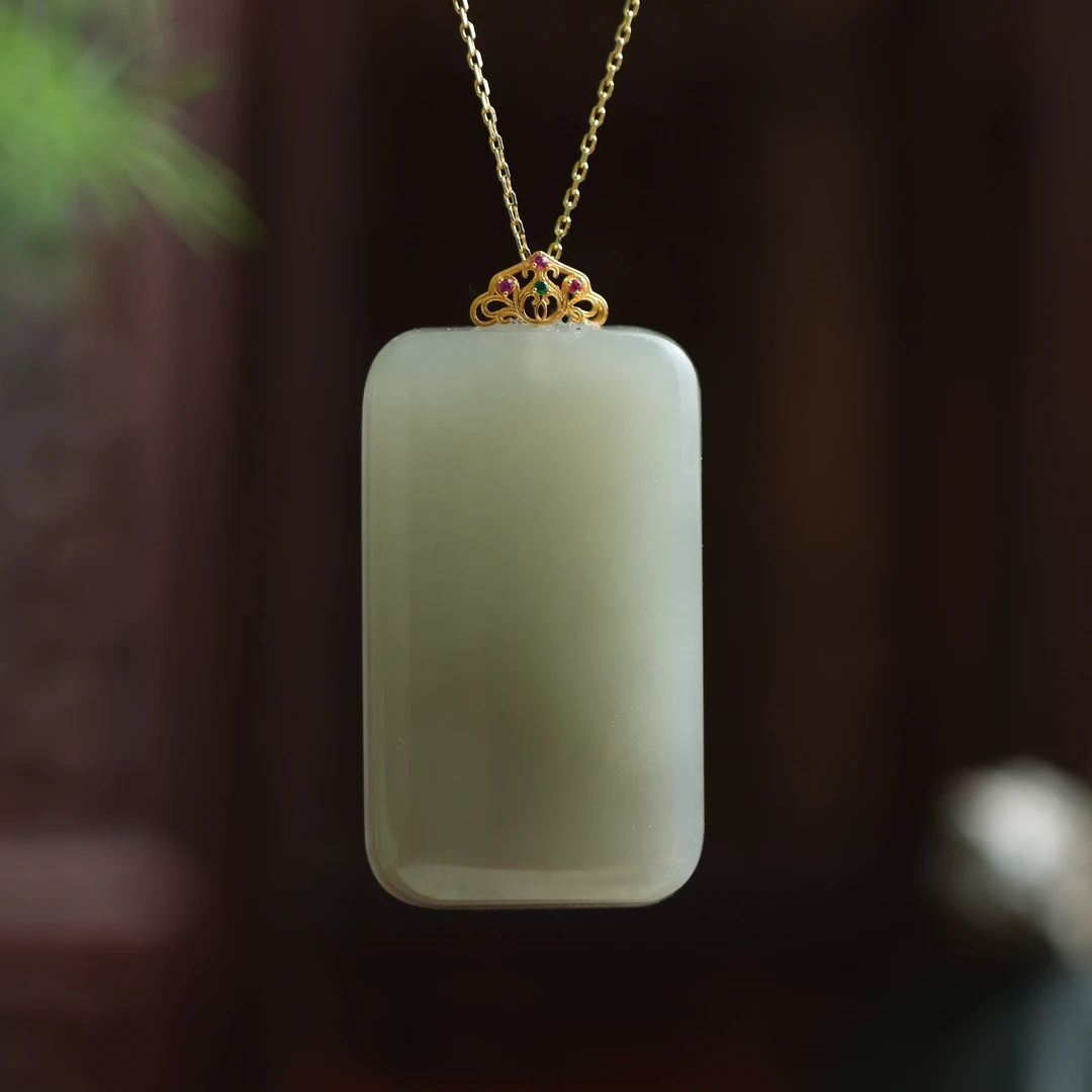 18K金镶嵌烟紫玉无事牌时尚个性女款吊坠不含链