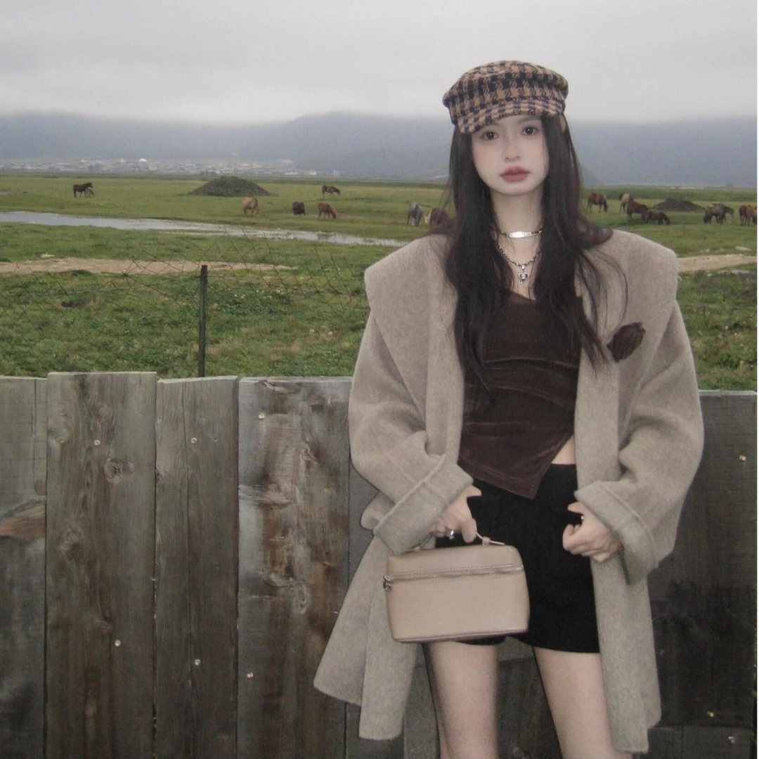 韩系气质女神2024秋冬新款时尚宽松显瘦大衣外套内搭吊带高腰裙裤