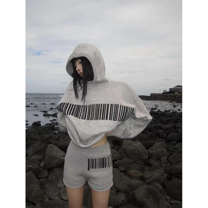 2024秋冬新款ins气质御姐范灰色宽松连帽卫衣女配高腰显瘦短裤