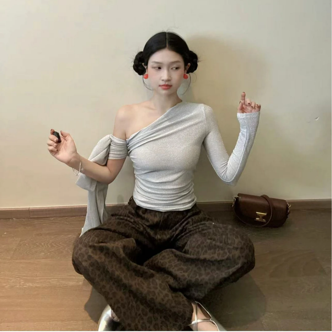 韩系甜辣穿搭2024秋季新款露肩飘带细闪斜肩修身显瘦上衣豹纹裤子