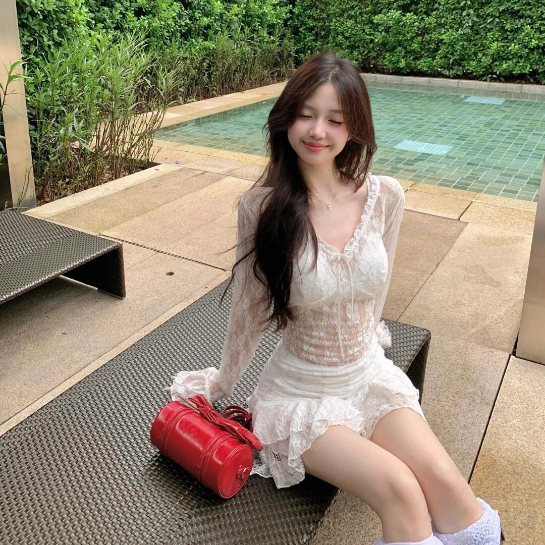 【浪漫藏不住】韩系甜辣妹2024夏秋新款蕾丝v领长袖T恤搭高腰短裙女