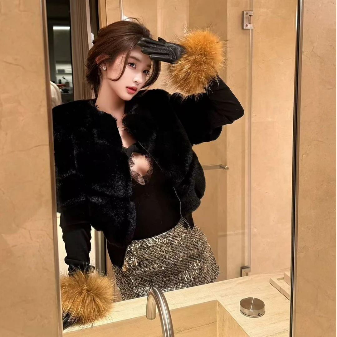 【聚光焦点】2024冬季新款时尚高级感简约外套内搭上衣配亮片短裙女