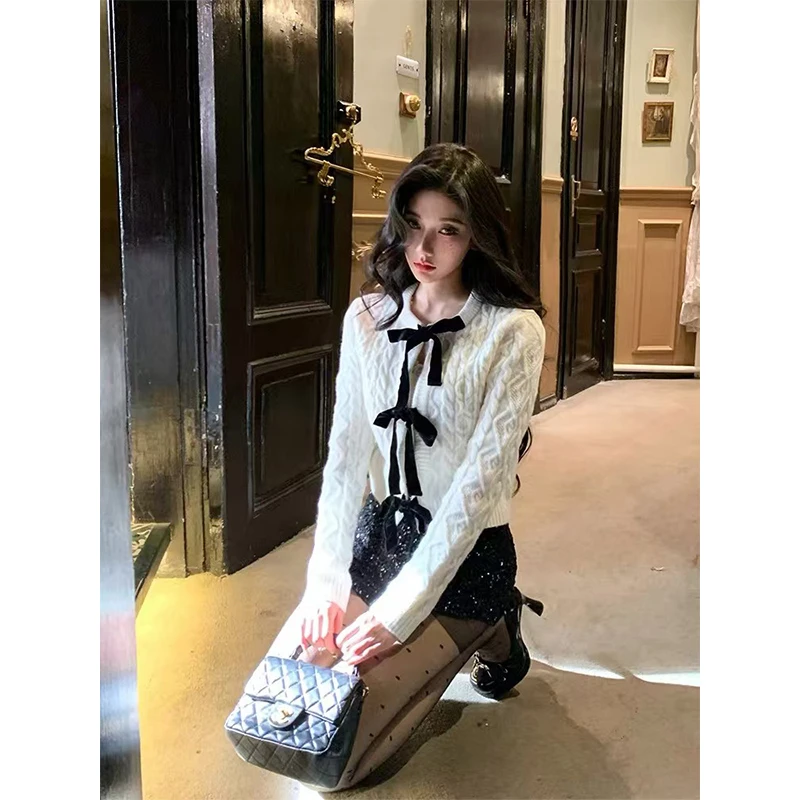 【铃兰小香】法式甜美少女2024冬季香风系带针织开衫配高腰亮片短裤