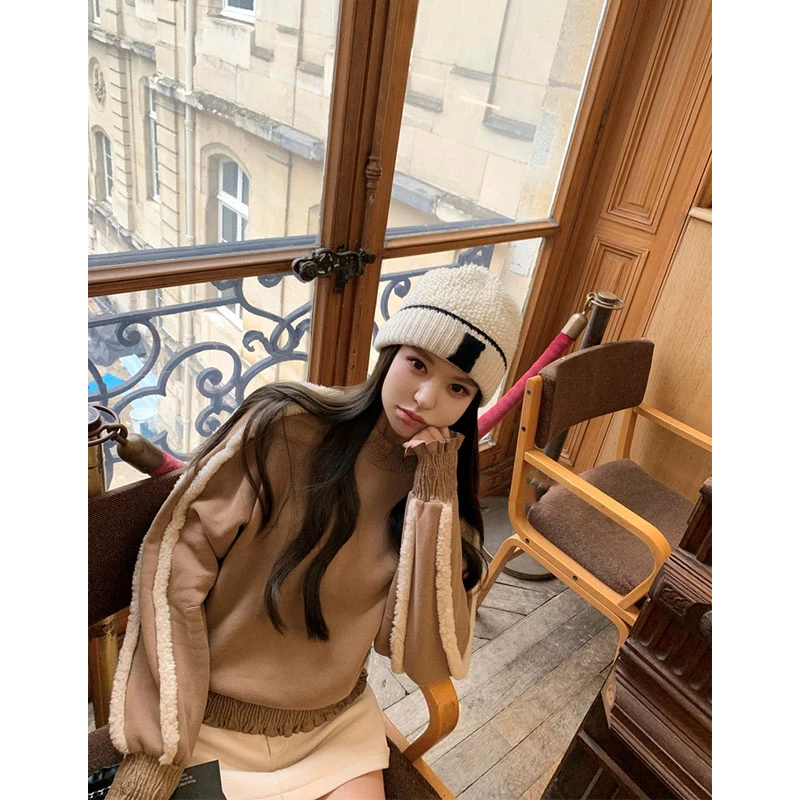 2024秋季新款山茶花装饰立体罗纹袖子拼仿羊羔毛卫衣配高腰半身裙