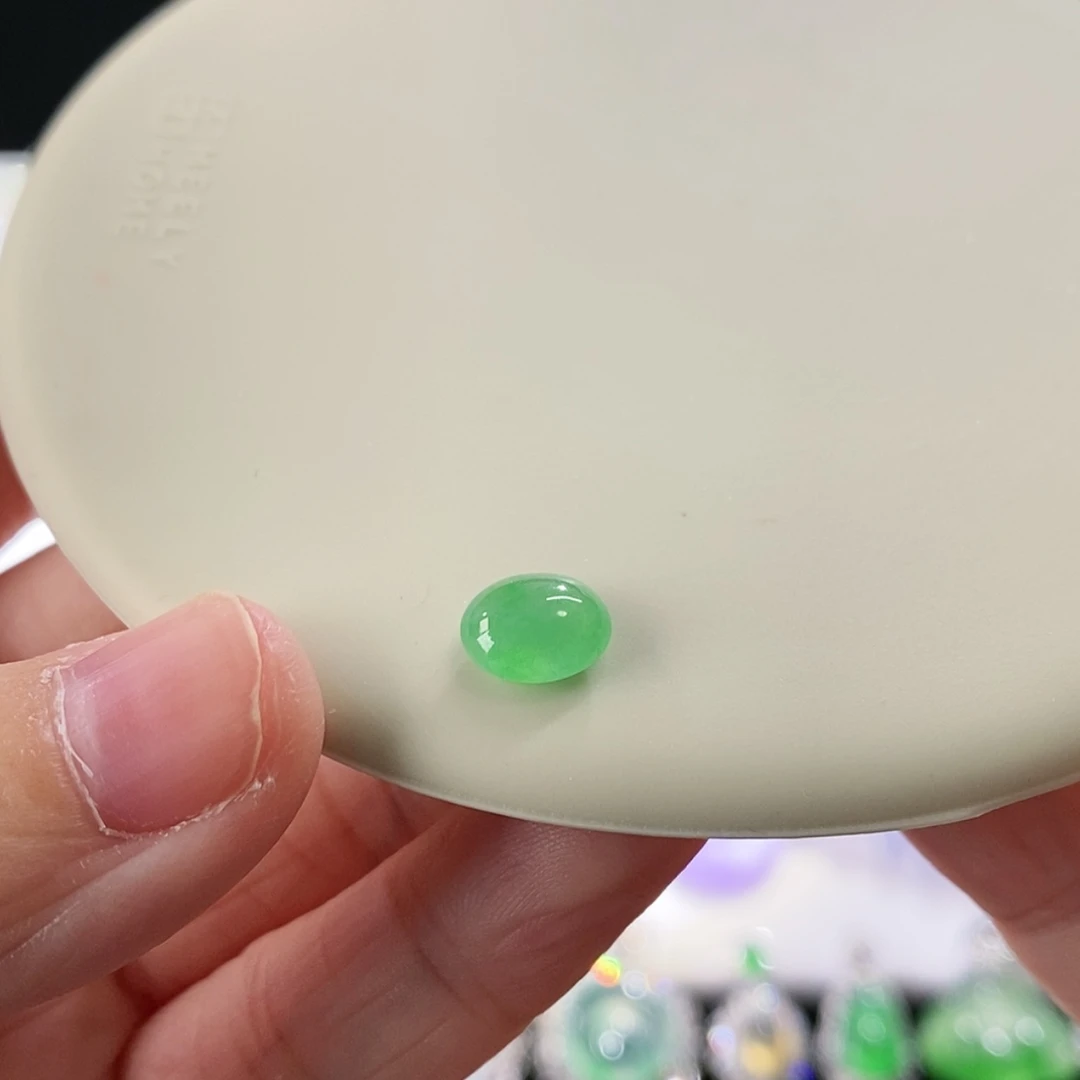 【闪购商品】翡翠颈饰未镶嵌蛋面