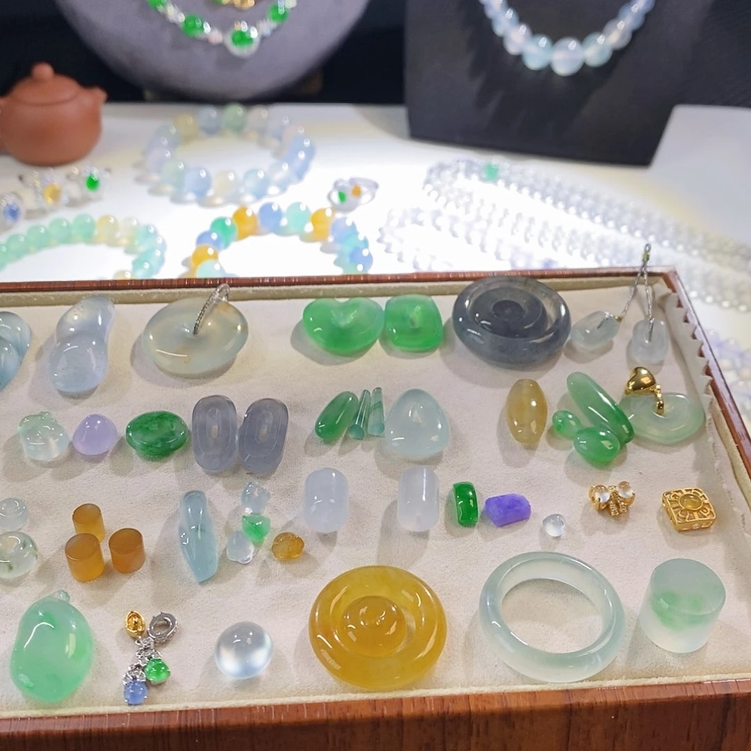 翡翠把件未镶嵌多样性发其一