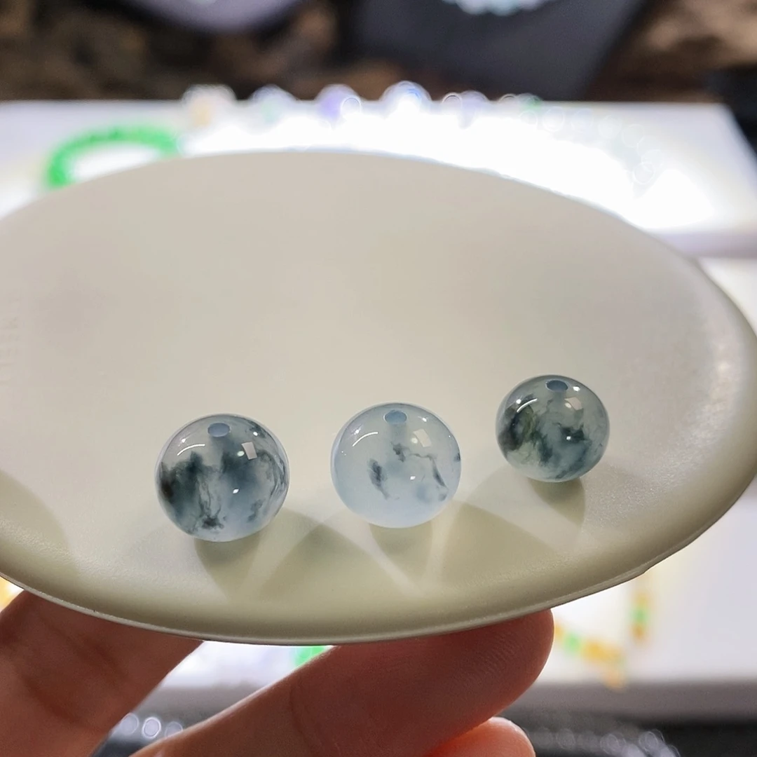 翡翠挂件未镶嵌多样性发其一