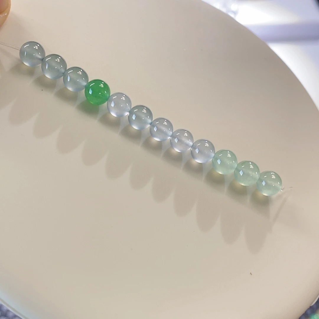翡翠挂件未镶嵌多样性发其一（单颗）