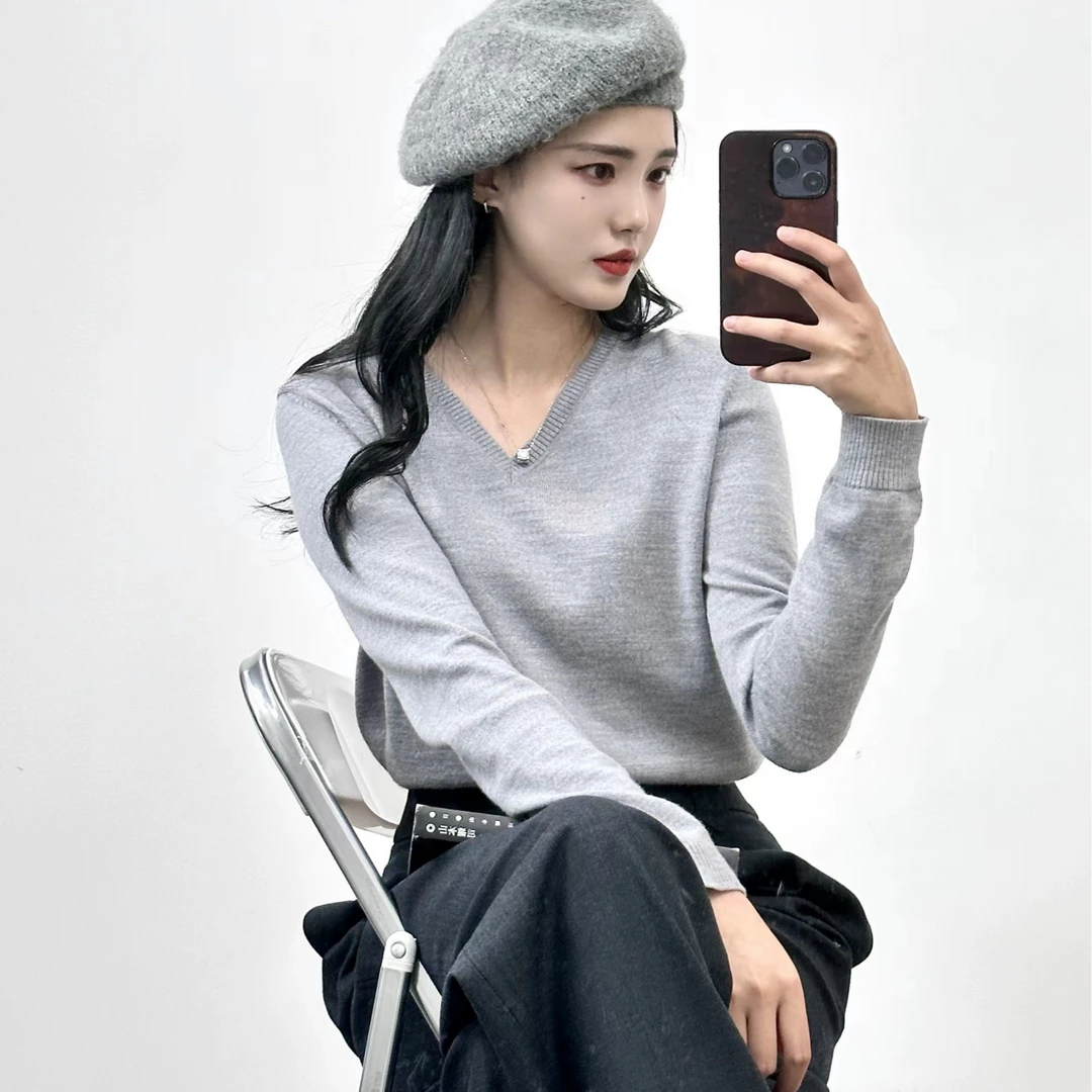 GIRDEAR/哥弟新款轻职风时尚简约气质V领显瘦羊毛针织衫1399466