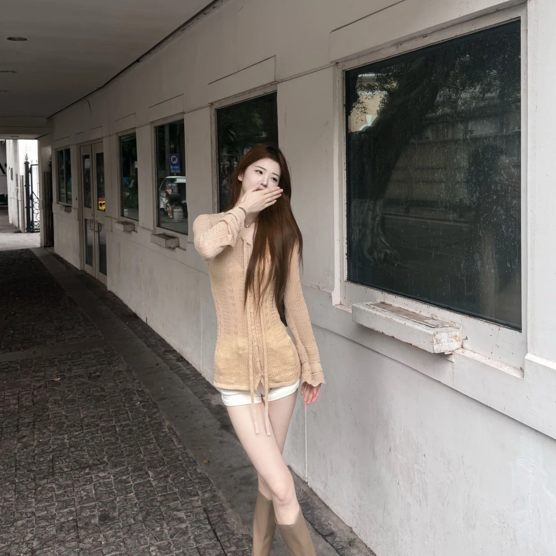 【CC专属】甜茶针织衫女设计感镂空上衣V领喇叭袖开衫性感复古收腰