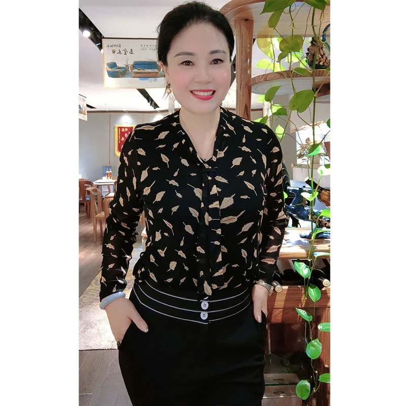 秋季碎花长袖打底衫女洋气外穿2024新款气质百搭显瘦v领t恤上衣