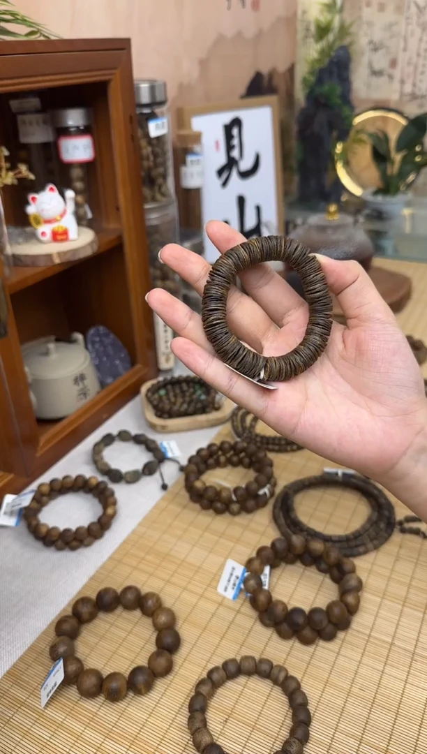 【闪购商品】沉香手串沉水片片珠 卡1.2 18克