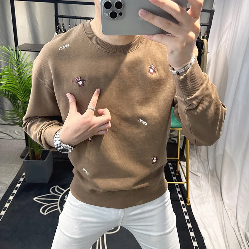 欧货轻奢重工刺绣圆领卫衣男2024秋冬新款个性卡通草莓熊刺绣上衣