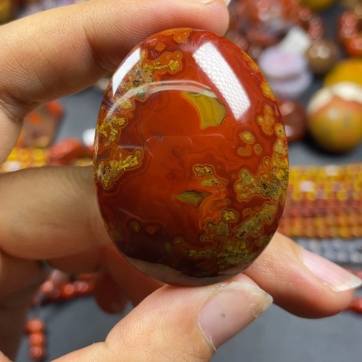 玛瑙/玉髓战国红红底金花椭圆牌未镶嵌战国红