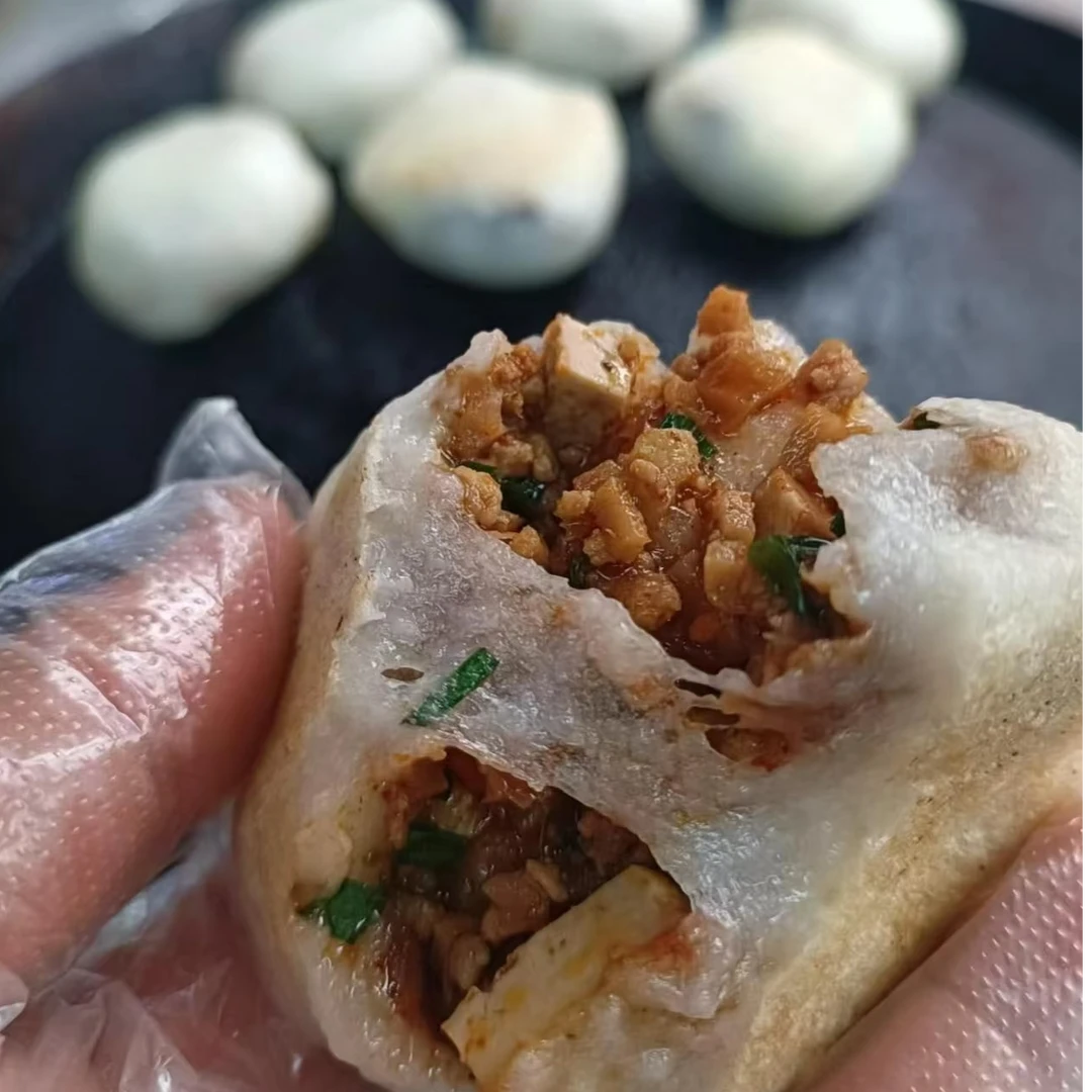 贵州特色小吃糍粑包豆腐  手工糍粑包豆腐 现做现发