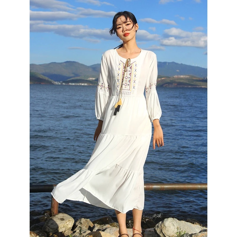 云南大理西双版纳旅游拍照连衣裙长袖白海边度假沙滩裙民族风长裙