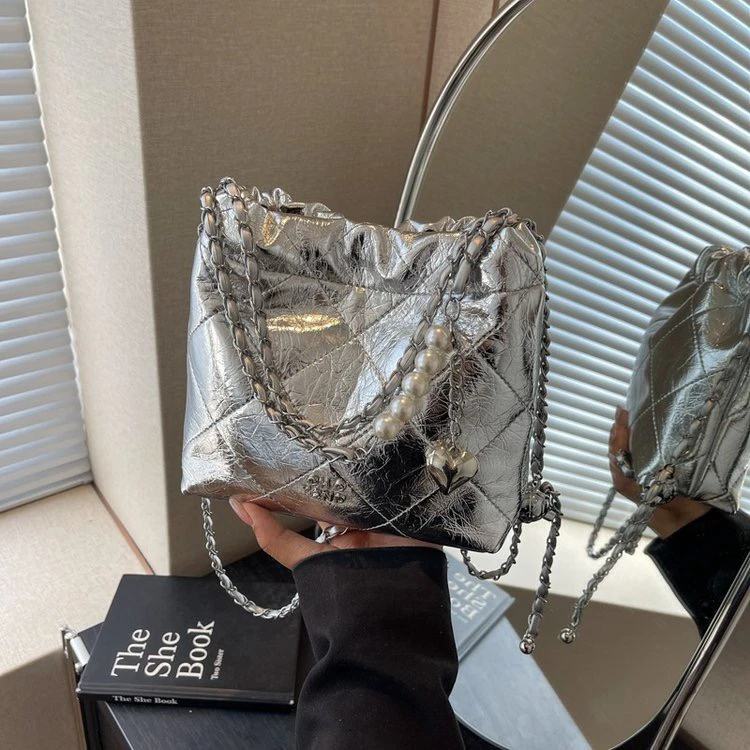 银色包包女式2024新款时尚高级质感菱格链条包夏天斜挎小包水桶包