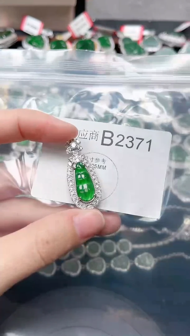 【闪购商品】翡翠颈饰未镶嵌2371赠皮绳