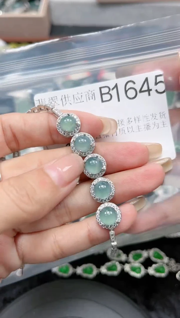 【闪购商品】翡翠颈饰未镶嵌赠皮绳1645