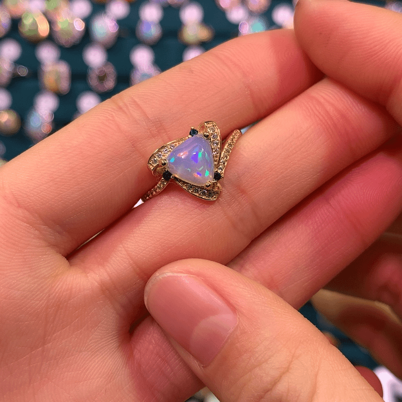 【闪购商品】欧泊戒指银S925镀金镶嵌爱****花