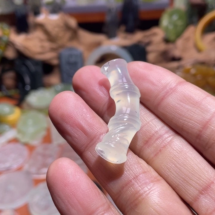 蛇纹石玉颈饰未镶嵌
