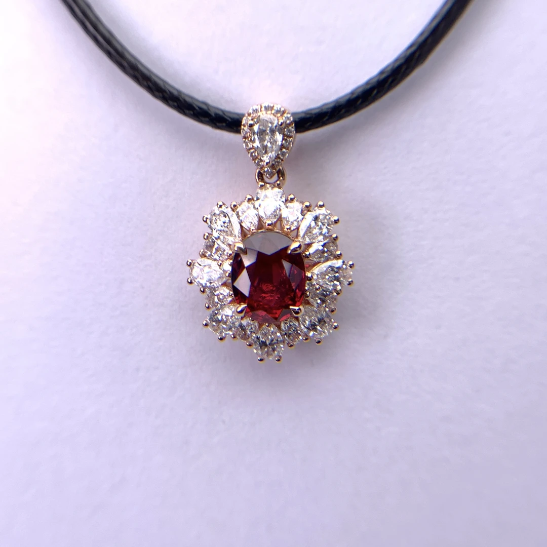 （AIGS）18K金天然鸽血红宝石吊坠 1.36ct 干净无暇 经典时尚气质