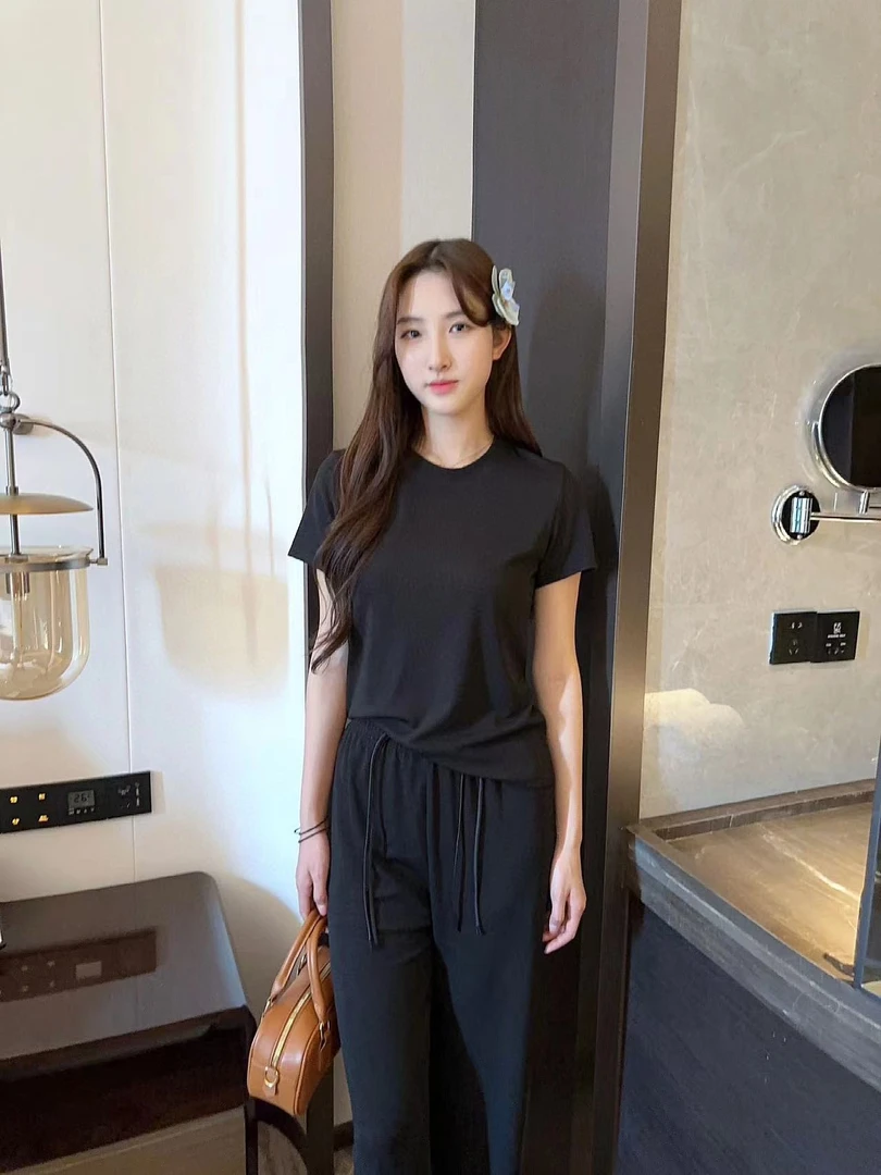 2025夏装女款针织垂感透气修身时尚空气短袖显瘦休闲夏季圆领纯色