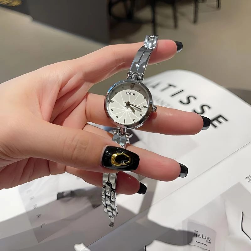 手表女款爆款2025新款时尚防水潮流精致中学生女士手链式石英腕表