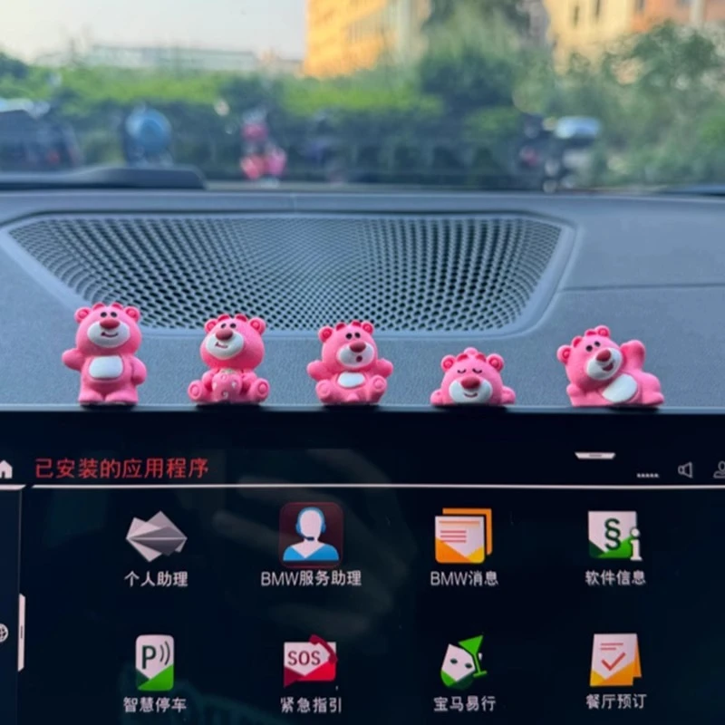 2025新款草莓熊车载摆件汽车电动车上装饰用品摆件小车内饰中控台