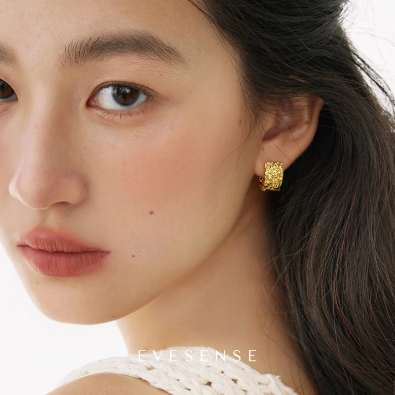 EVESENSE 铜合金耳饰 复古锡纸褶皱肌理金属耳圈法式金色高级耳环