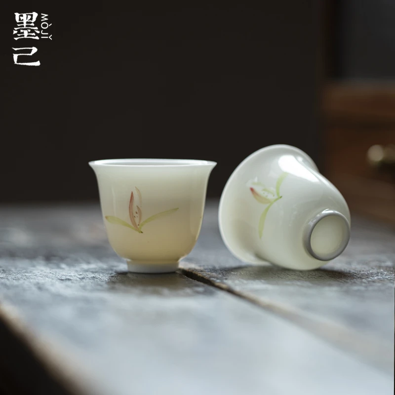 墨己手绘玉兰薄胎品茗杯功夫茶具家用陶瓷单杯茶杯釉下兰花小杯子