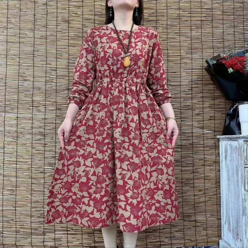 8209新款连衣裙时尚洋气质红色玫瑰花宽松大码遮肚显瘦印花裙子