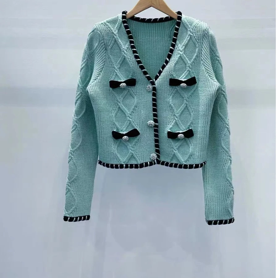 <猪猪出品>秋上新绿长袖设计师时尚网红秋冬针织上衣111