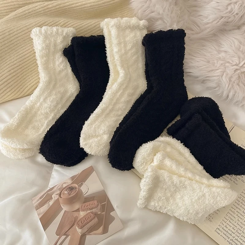 纯色珊瑚绒袜子女中筒袜秋冬加绒加厚保暖毛茸茸地板睡眠月子袜女